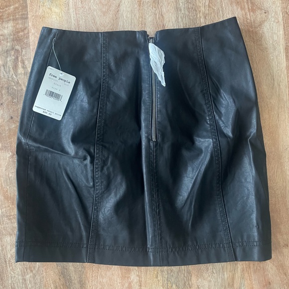 Modern Femme Black Vegan Leather Mini Skirt
Free People Size 4 - Picture 5 of 6